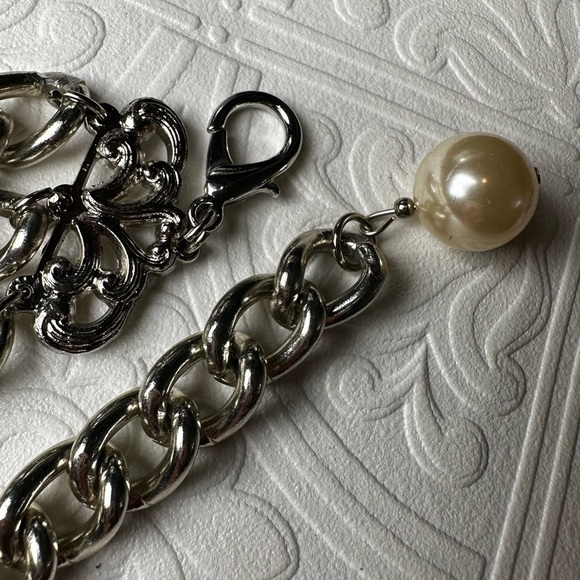 Women Chunky Chain Belt with Faux Pearl Dangles Silver Tone Triple Chain Front - Picture 8 of 8